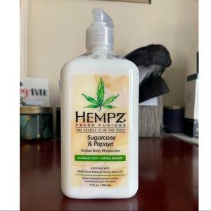Brand new and sealed 17fl oz HEMPZ Sugarcane and Papaya Herbal Moisturizer